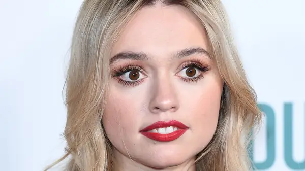 Aimee Lou Wood at an event with red lipstick on