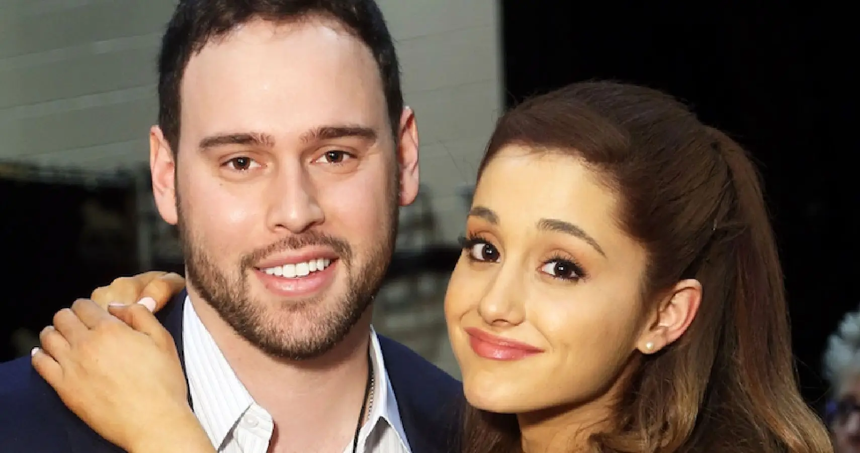 אריאנה גרנדה וקטנוע בראון