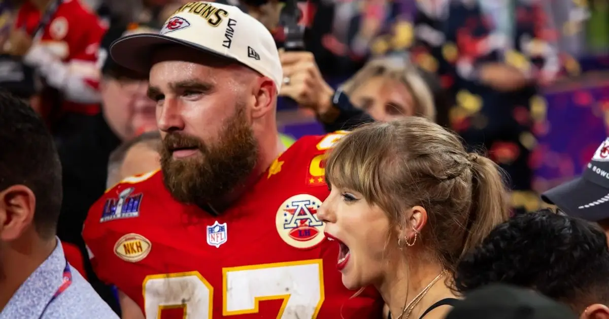 Travis Kelce und Taylor Swift auf dem Feld