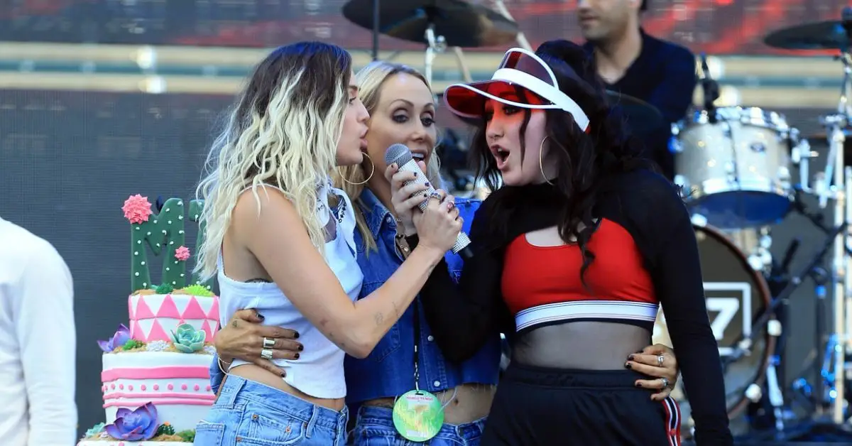 Miley Cyrus, Tish Cyrus, Noah Cyrus