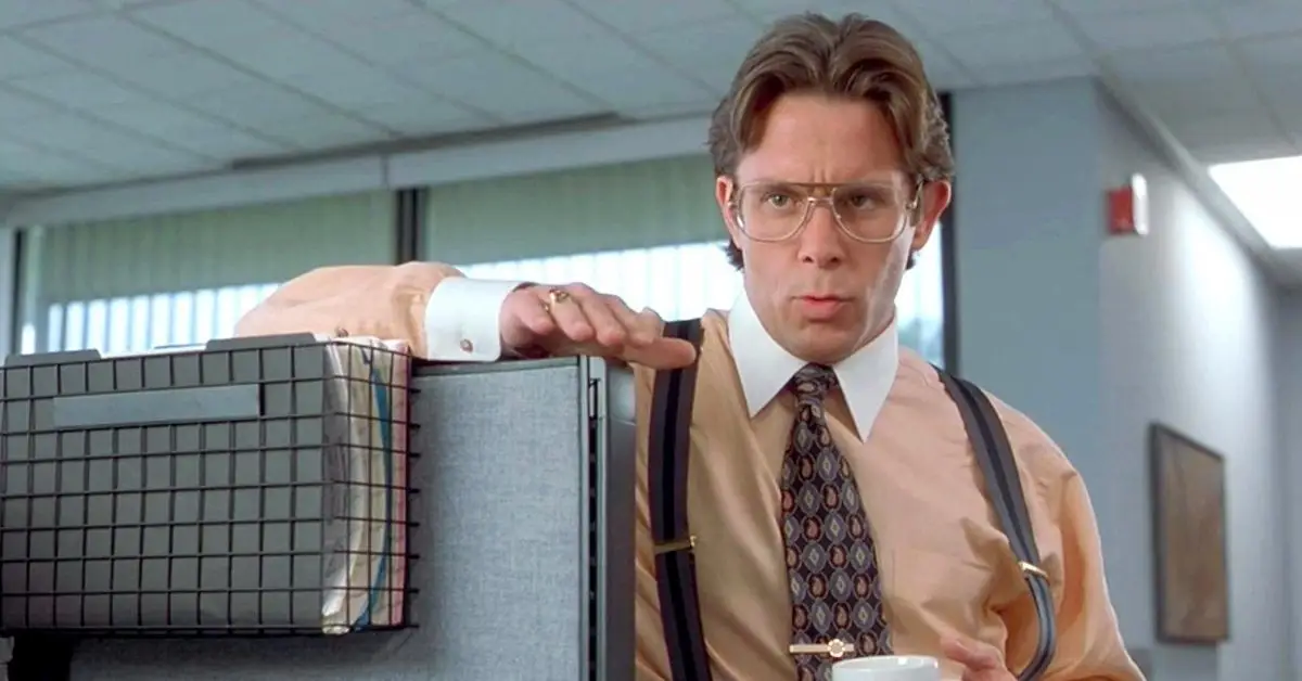 לאיזה חבר שחקנים בחלל משרדי יש את השווי הנקי הגבוה ביותר?