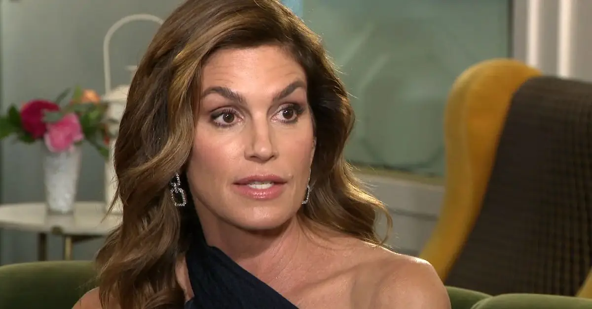 Cindy Crawford sieht verärgert aus