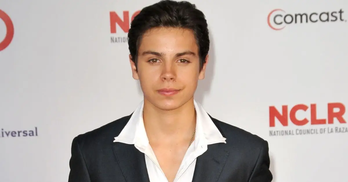 Jake T. Austin auf dem roten Teppich