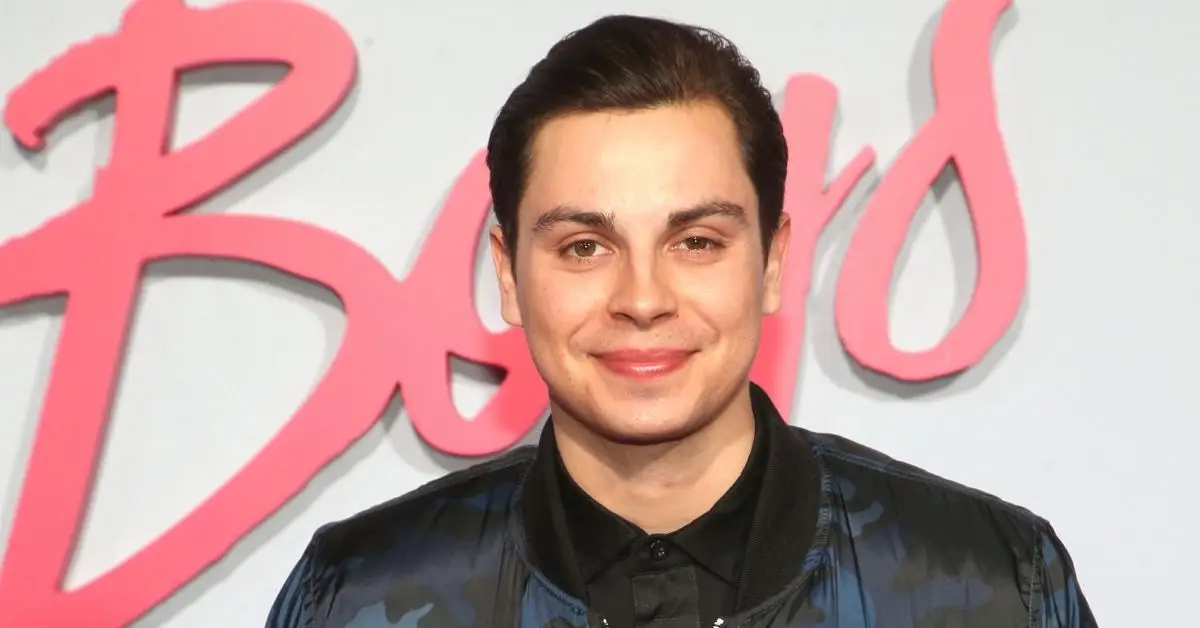 Jake T. Austin auf dem roten Teppich