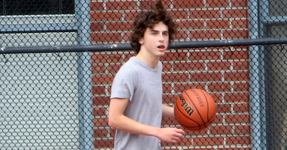 티모시 샬라메는 근육을 키우려고 노력한 적이 있나요? 아니면 마른 배우가 되는 걸 선호하나요?