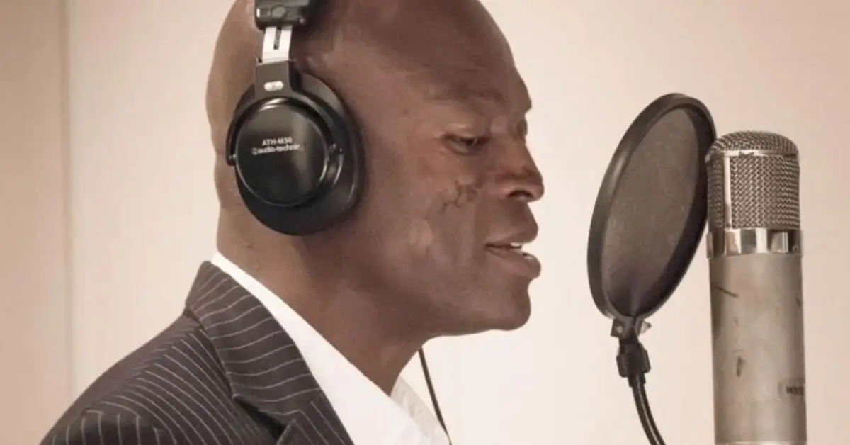 Je Johan Riley Fyodor Taiwo Samuel blízko so svojím otcom, Sealom?