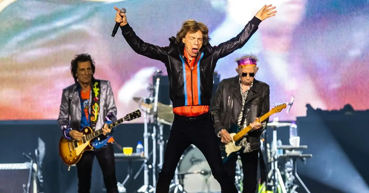 Los Rolling Stones actuando en el escenario
