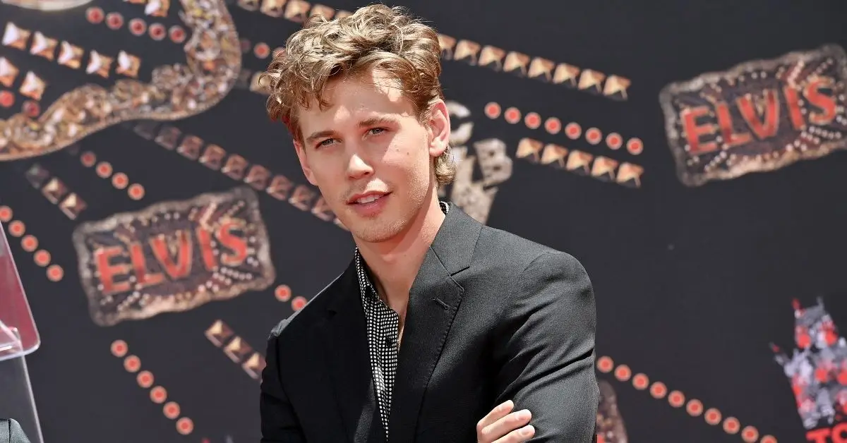 Austin Butler pozuje do zdjęć