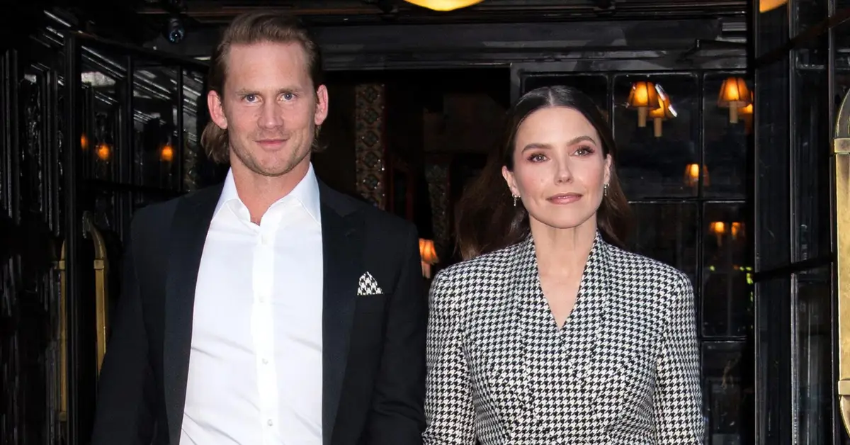 סופיה בוש וגרנט יוז יצאו יחד לעיר