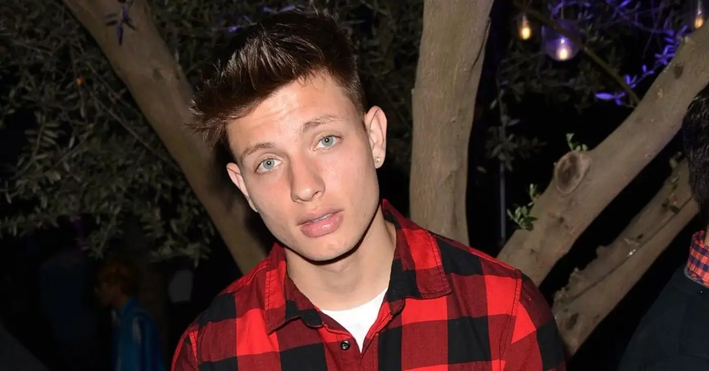 מאט רייף מצטלם