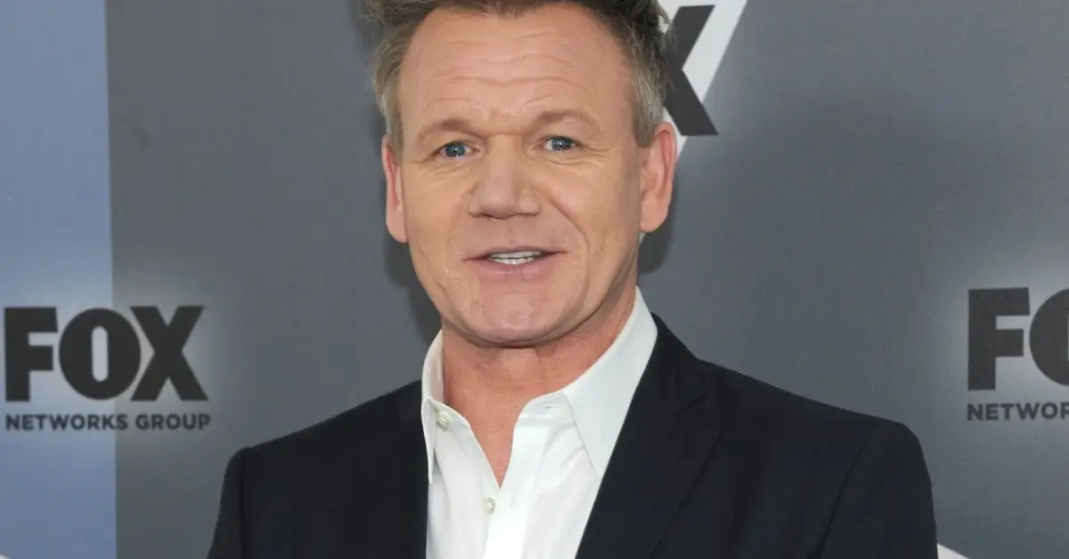 진지한 표정의 고든 램지