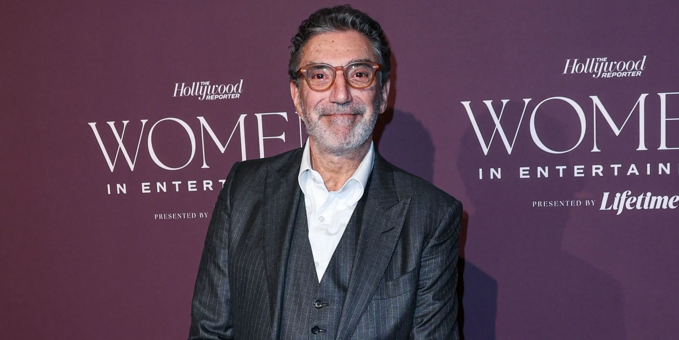 Chuck Lorre tjente $200 millioner på sin 10% ejerandel i to og en halv mand