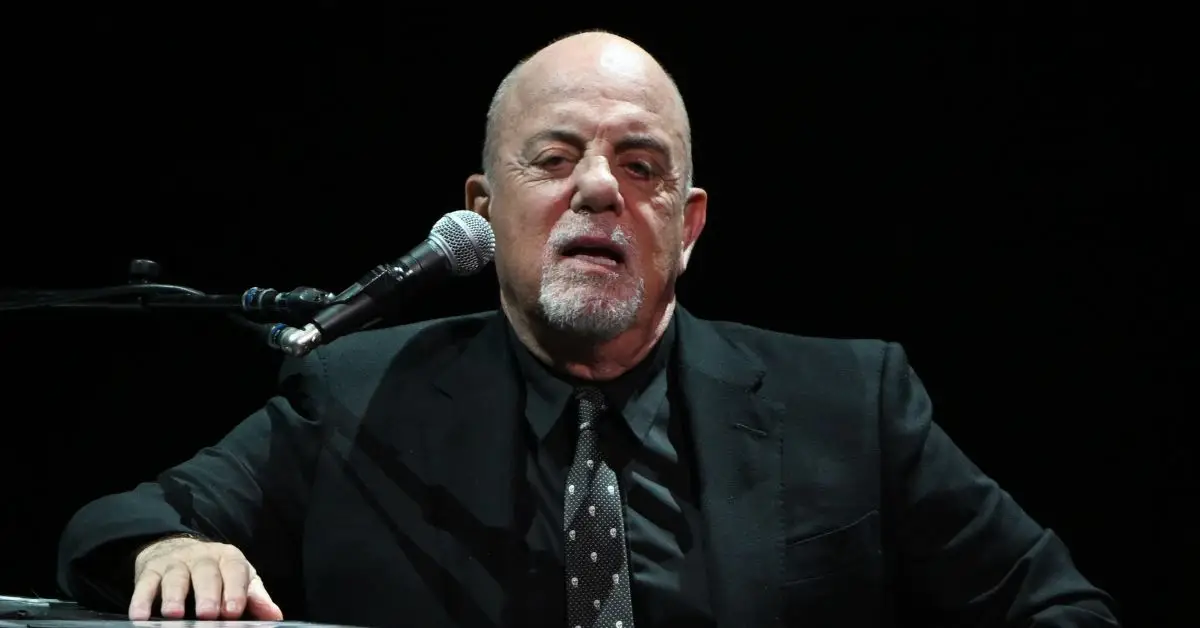 Billy Joel sieht genervt aus