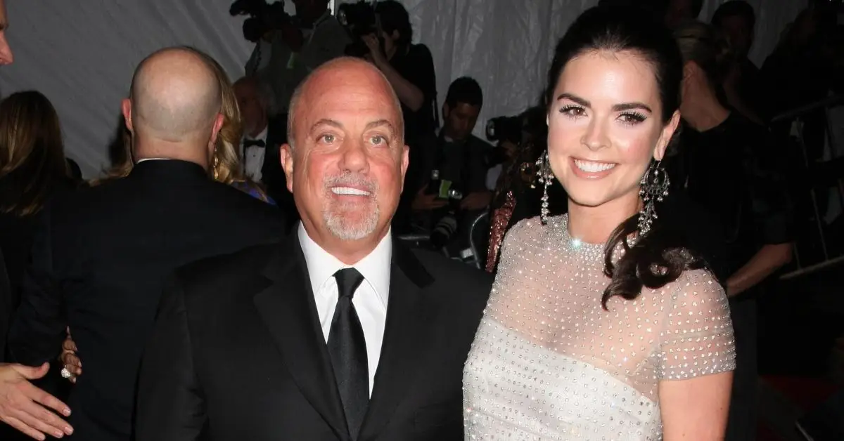Billy Joel und Katie Lee auf dem roten Teppich
