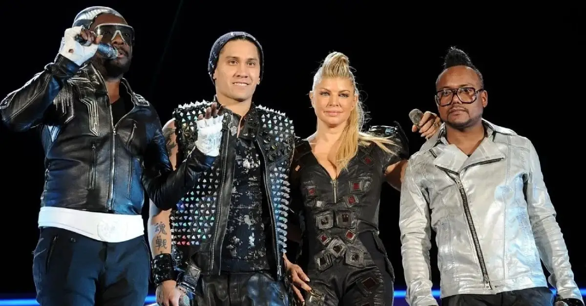 Fergie a The Black Eyed Peas na pódiu