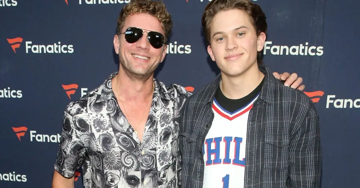 Ryan Phillippe i Deacon Reese Phillippe na imprezie Super Bowl 2022.