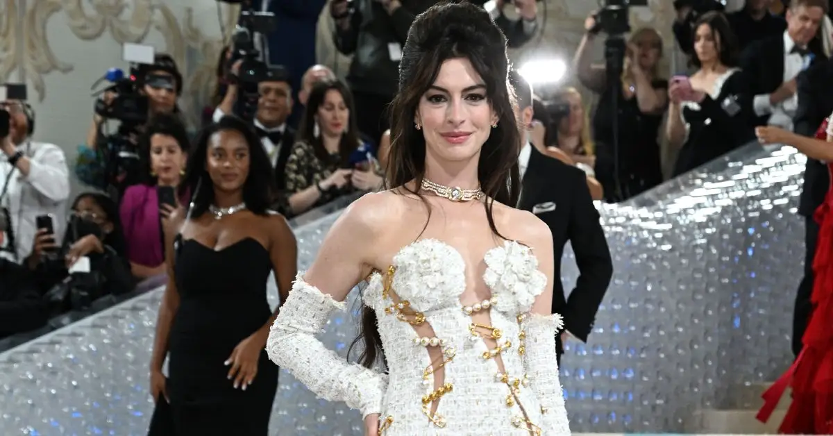 Anne Hathaway sul tappeto rosso