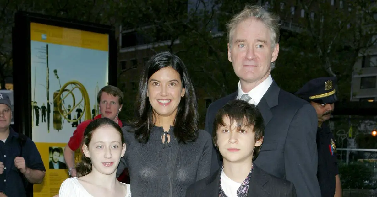 Phoebe Cates og Kevin Kline med deres børn Owen og Greta