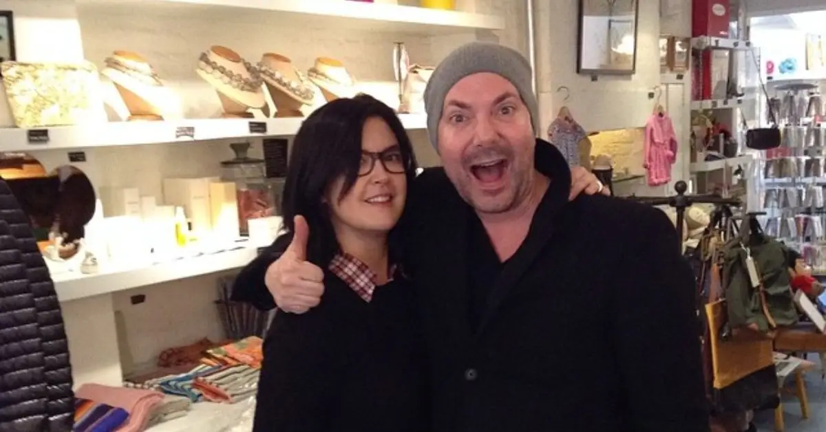 Phoebe Cates og David Evangelista i hendes Blue Tree-butik