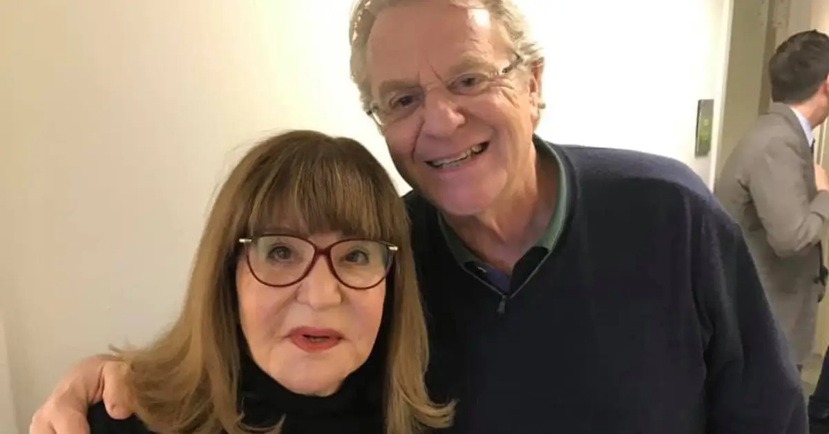 Sally Jessy Raphael a Jerry Springer stoja spolu