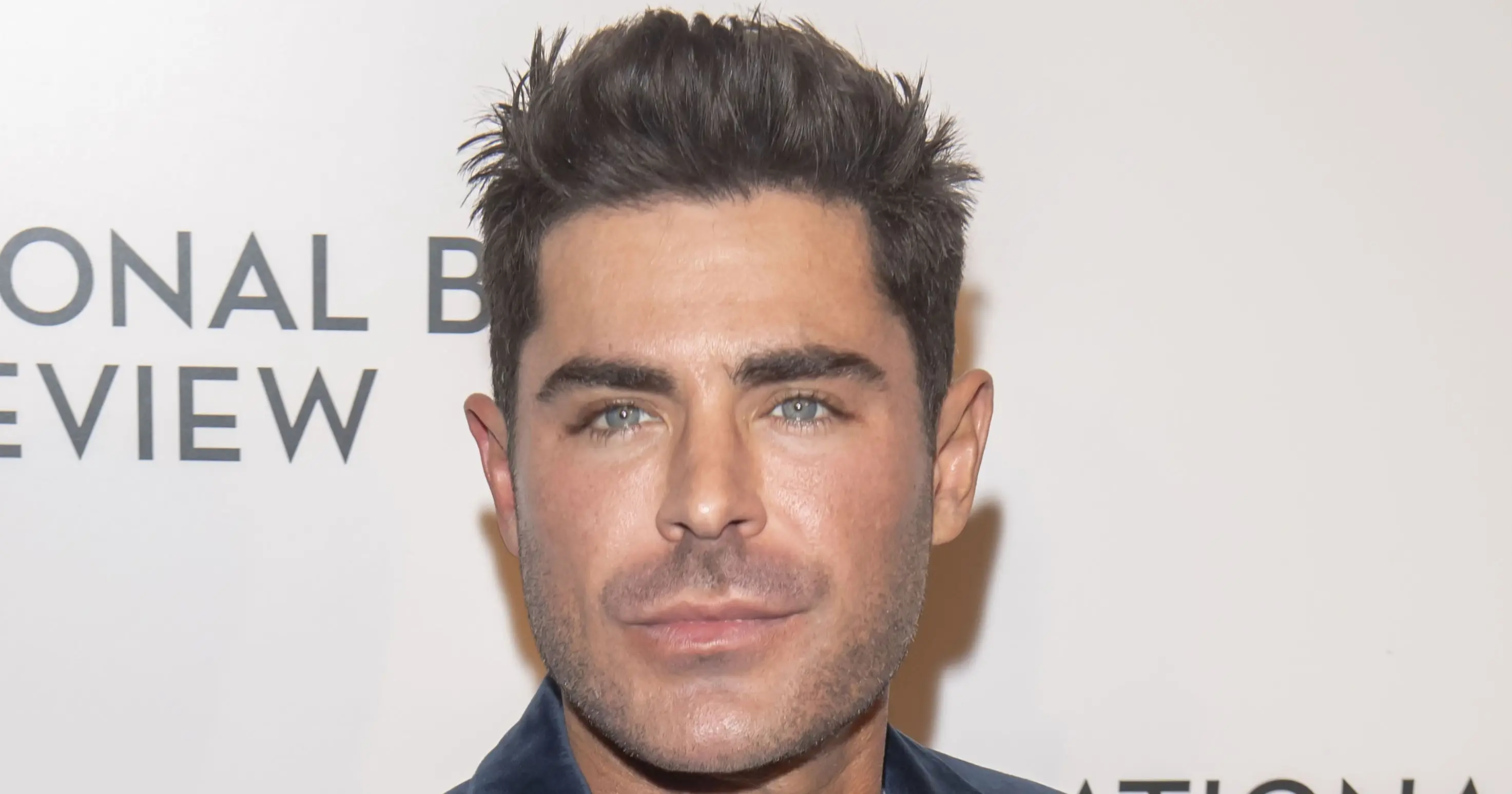 Zac Efron sagde, at hans ansigt ændrede sig efter at have brækket kæben ved et uheld