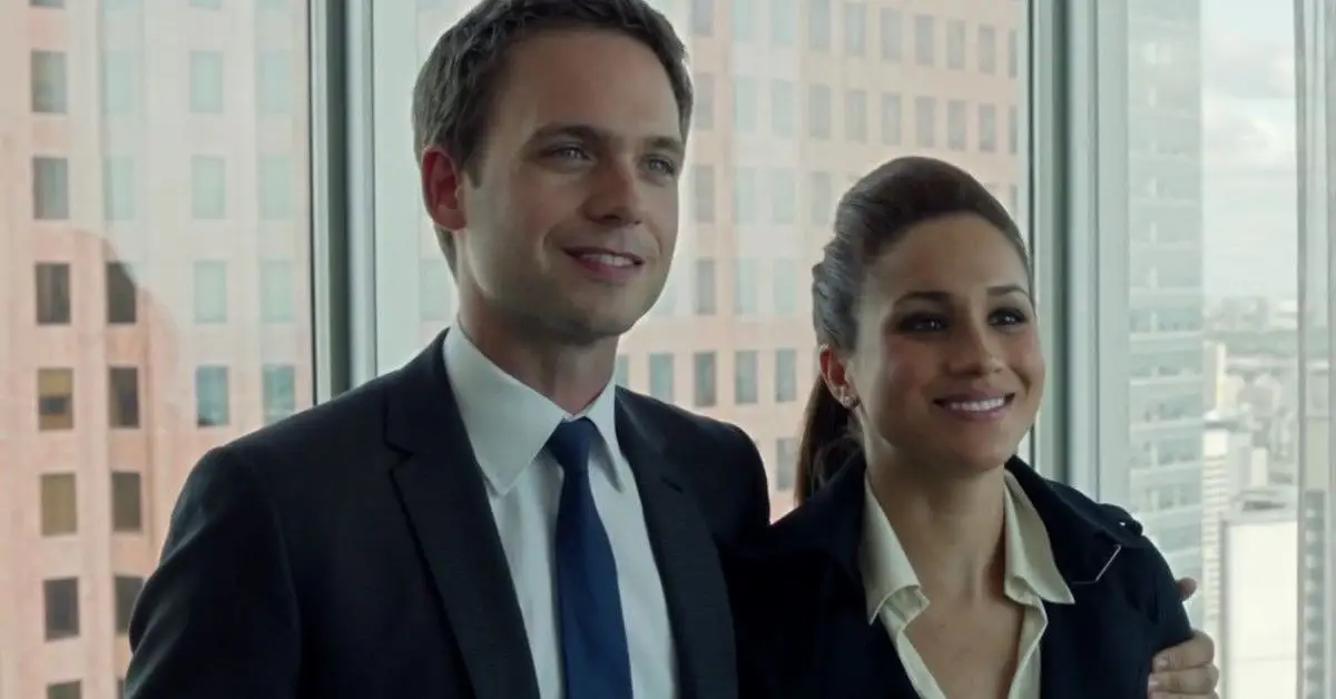 『SUITS/スーツ』のスター、パトリック・J・アダムスとメーガン・マークル
