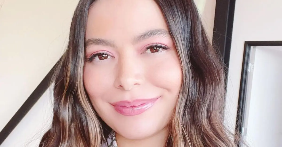 Nešťastná pravda o čistej hodnote Mirandy Cosgroveovej