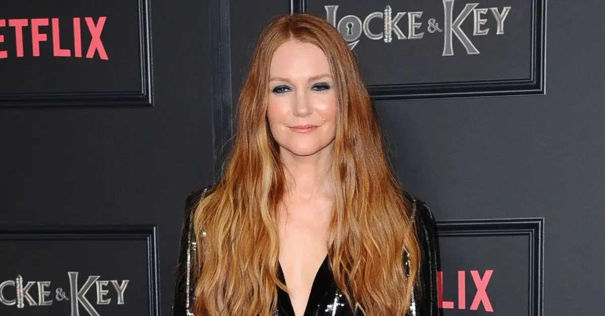 Darby Stanchfield en la alfombra roja