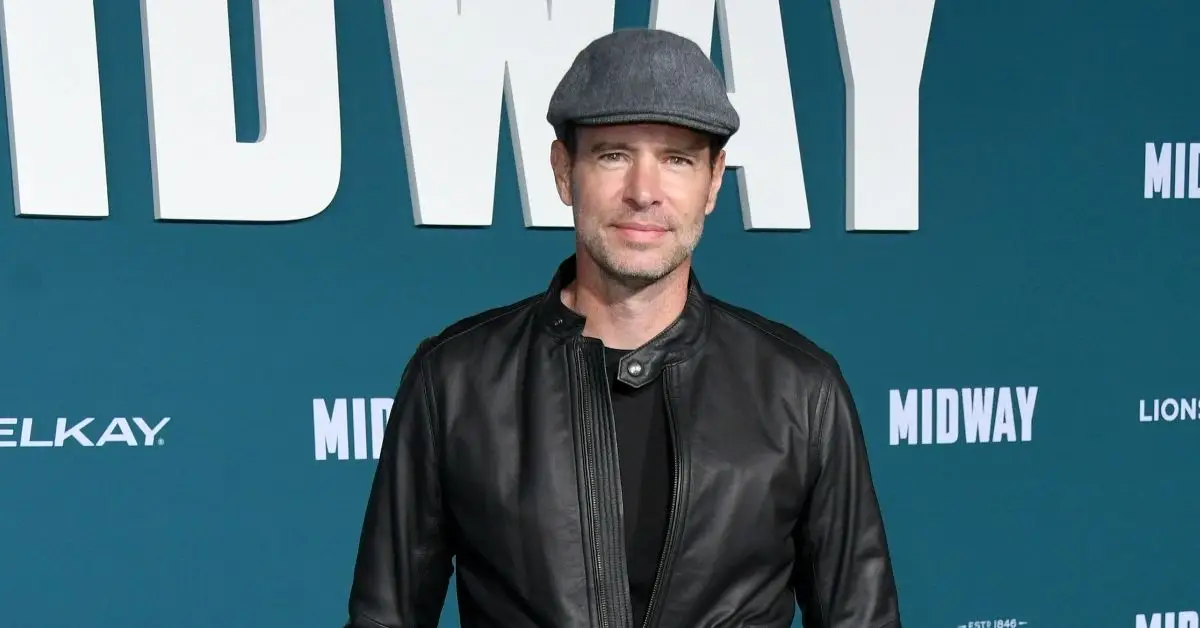 Scott Foley en la alfombra roja