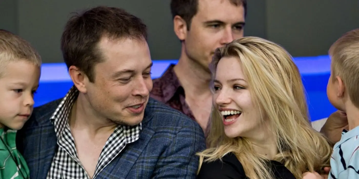 A primeira esposa de Elon Musk diz que ele tem um ‘tipo’ de namorada