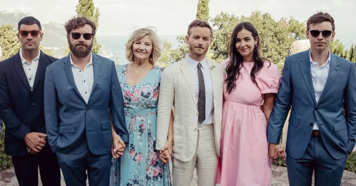 Christopher Masterson está vivendo uma vida diferente após o escândalo de seu irmão Danny