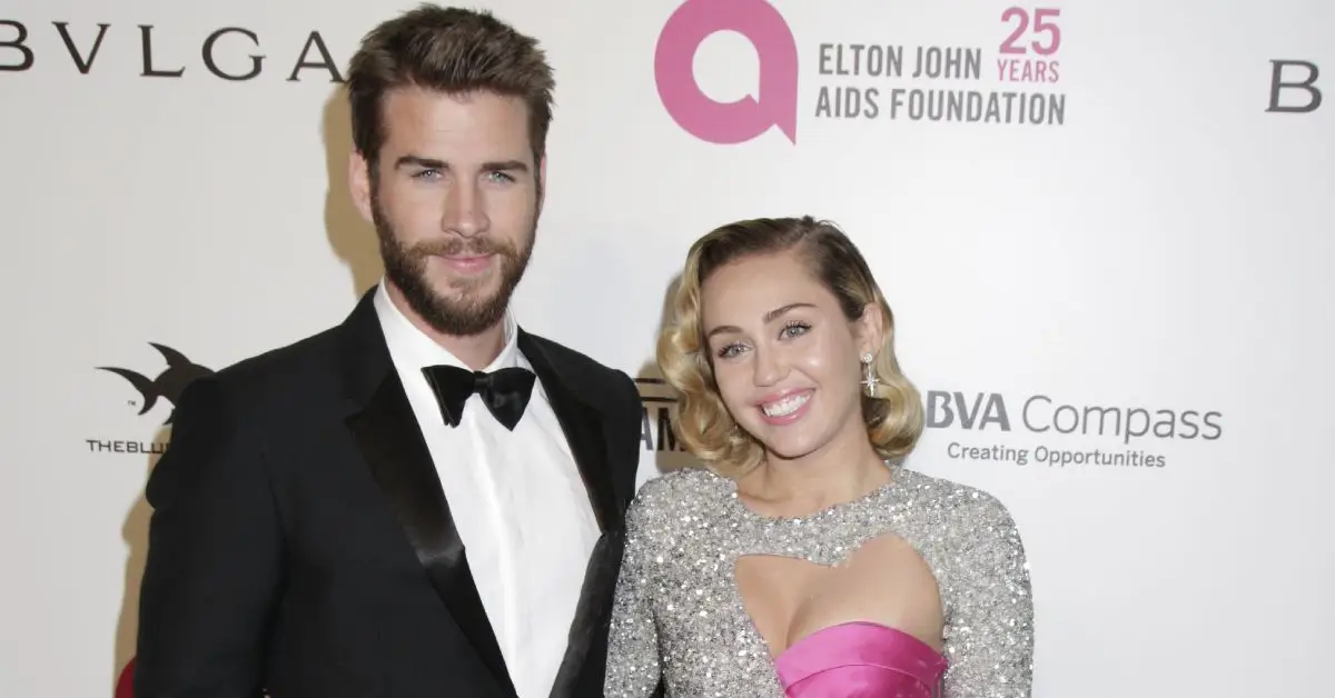 Miley Cyrus y Liam Hemsworth en la alfombra roja