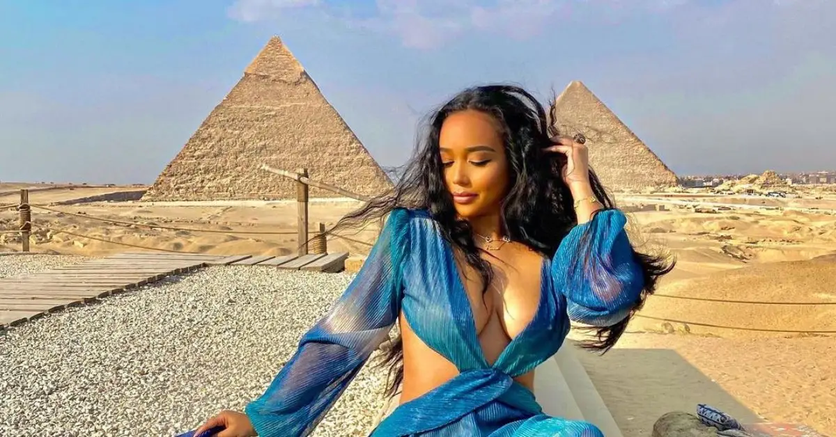 Jordan Craig posó frente a las pirámides desde su cuenta de Instagram