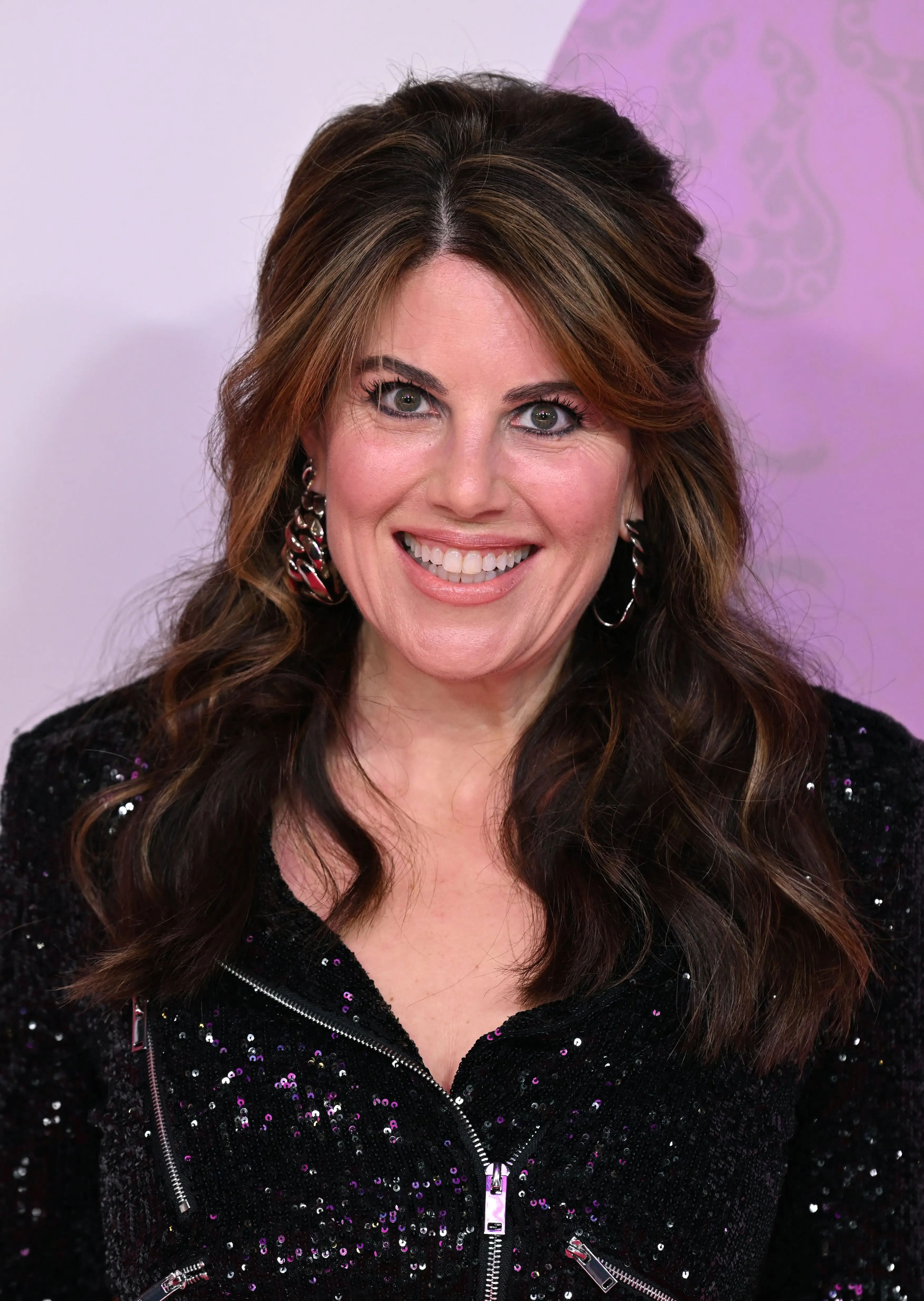 모니카 르윈스키가 웃고 클로즈업