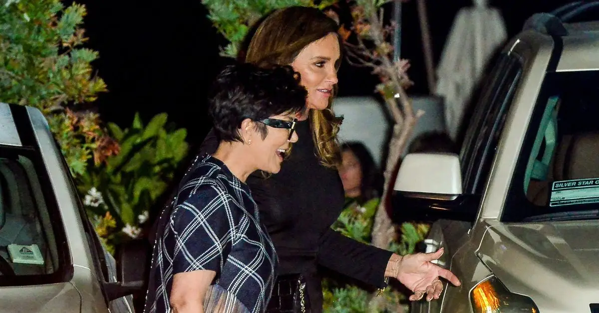 함께 걷는 크리스 제너와 케이틀린 제너