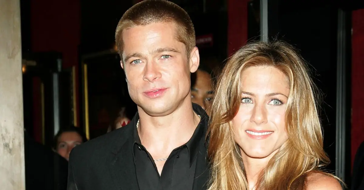Brad Pitt e Jennifer Aniston in mezzo alla folla