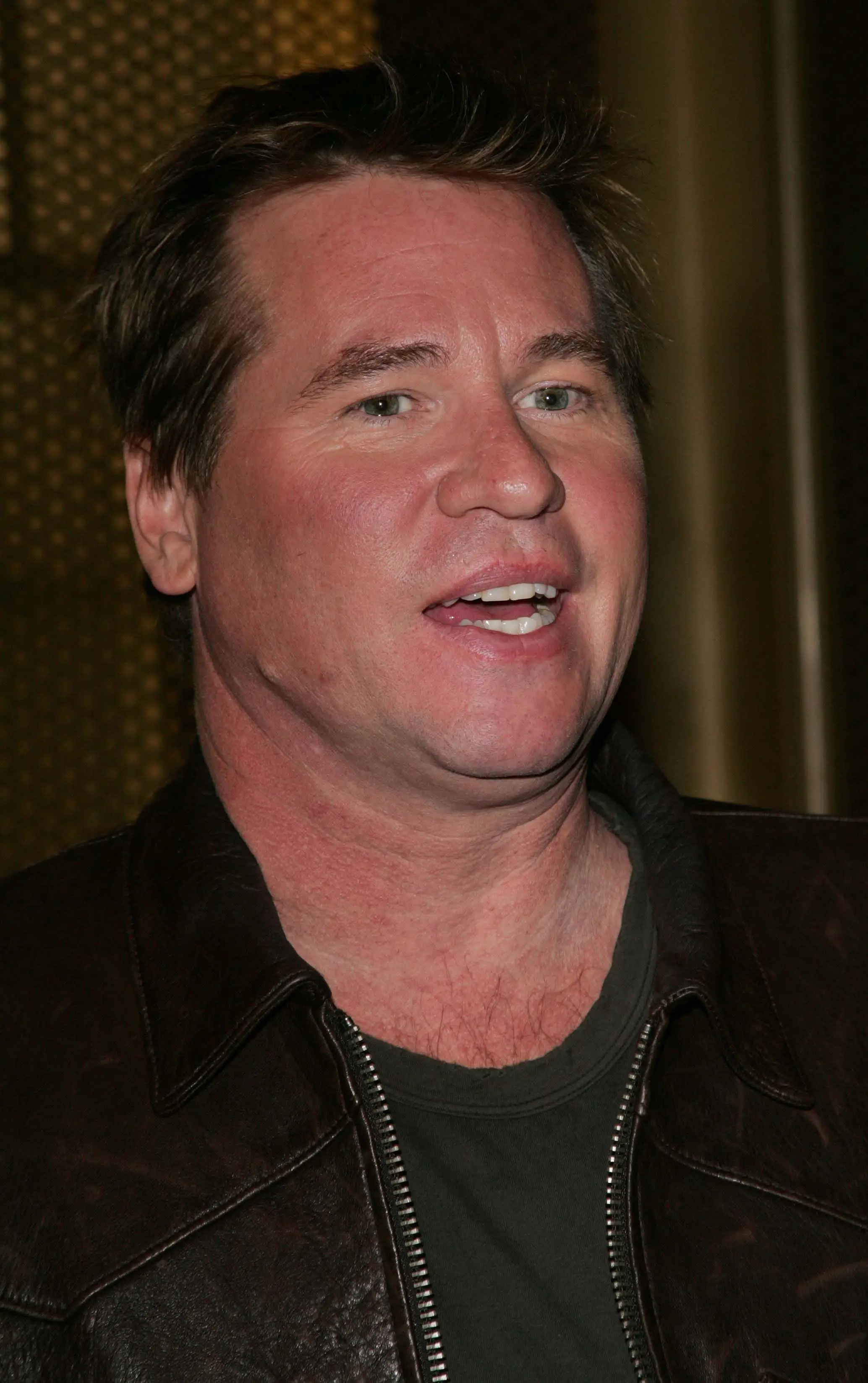 O que aconteceu com o rosto de Val Kilmer?