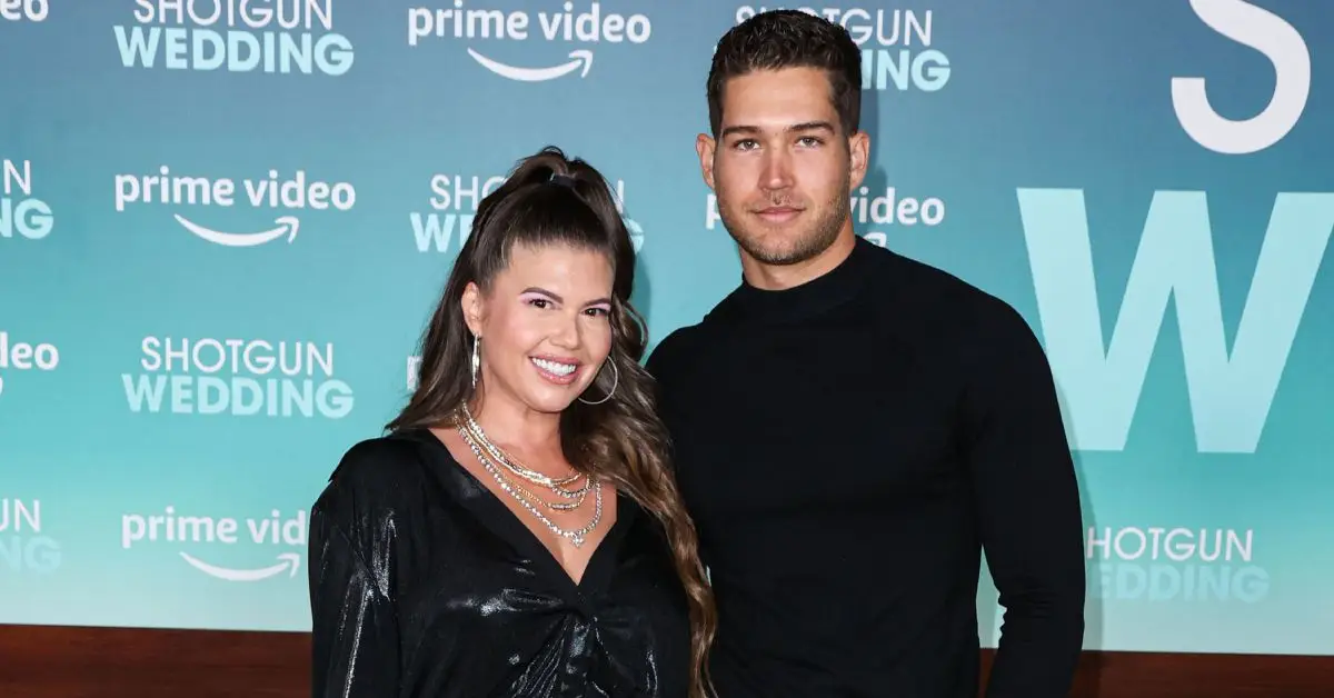 블랙을 입은 샤넬 웨스트코스트와 돔 페니슨