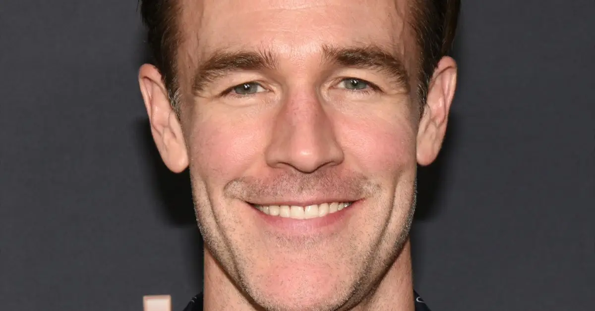 James Van Der Beek s úsmevom
