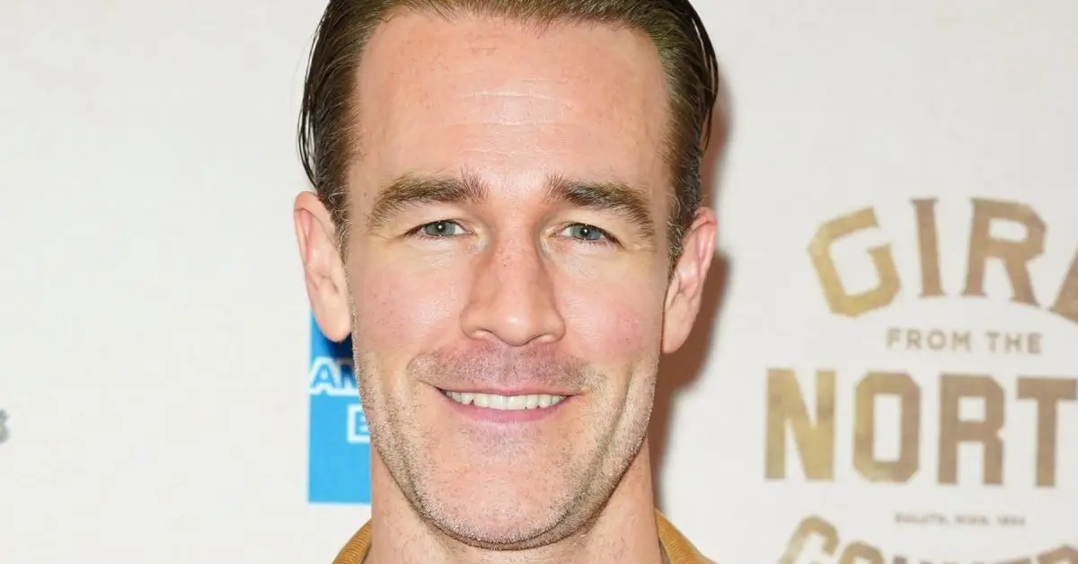 James Van Der Beek s úsmevom