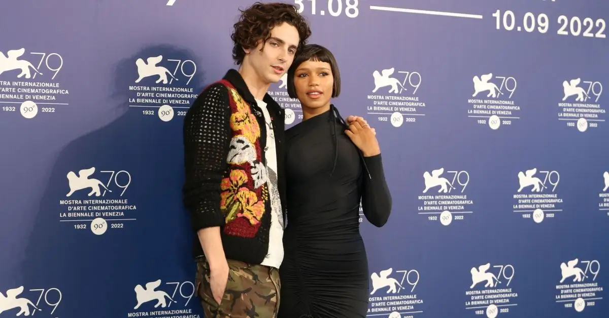 ティモシー・シャラメとテイラー・ラッセルがレッドカーペットに登場