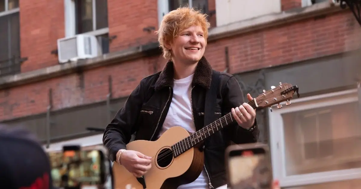 Ed Sheeran a l'air nerveux