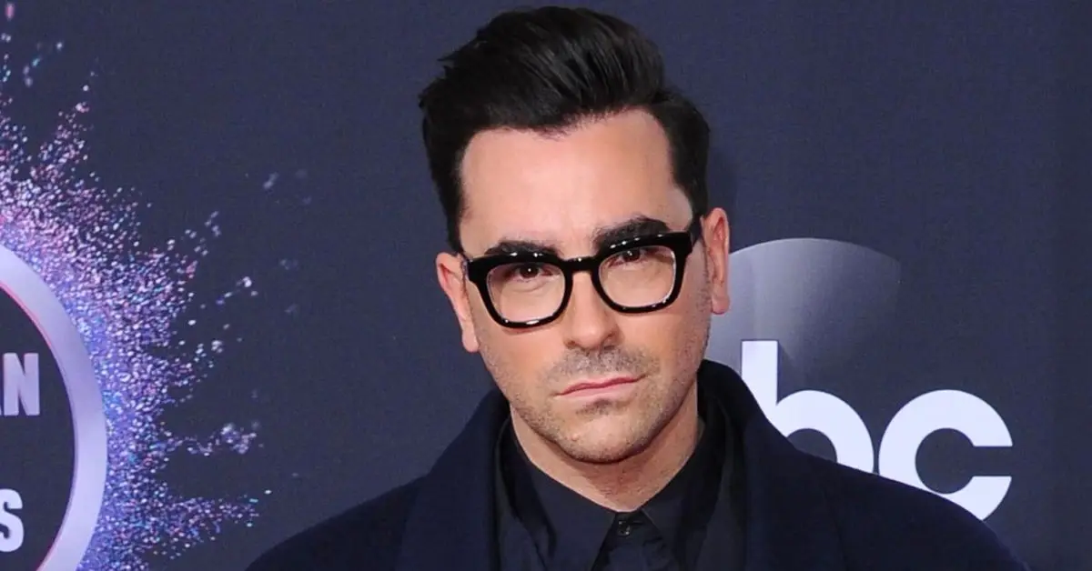 Annie Murphy ako Alexis Rose