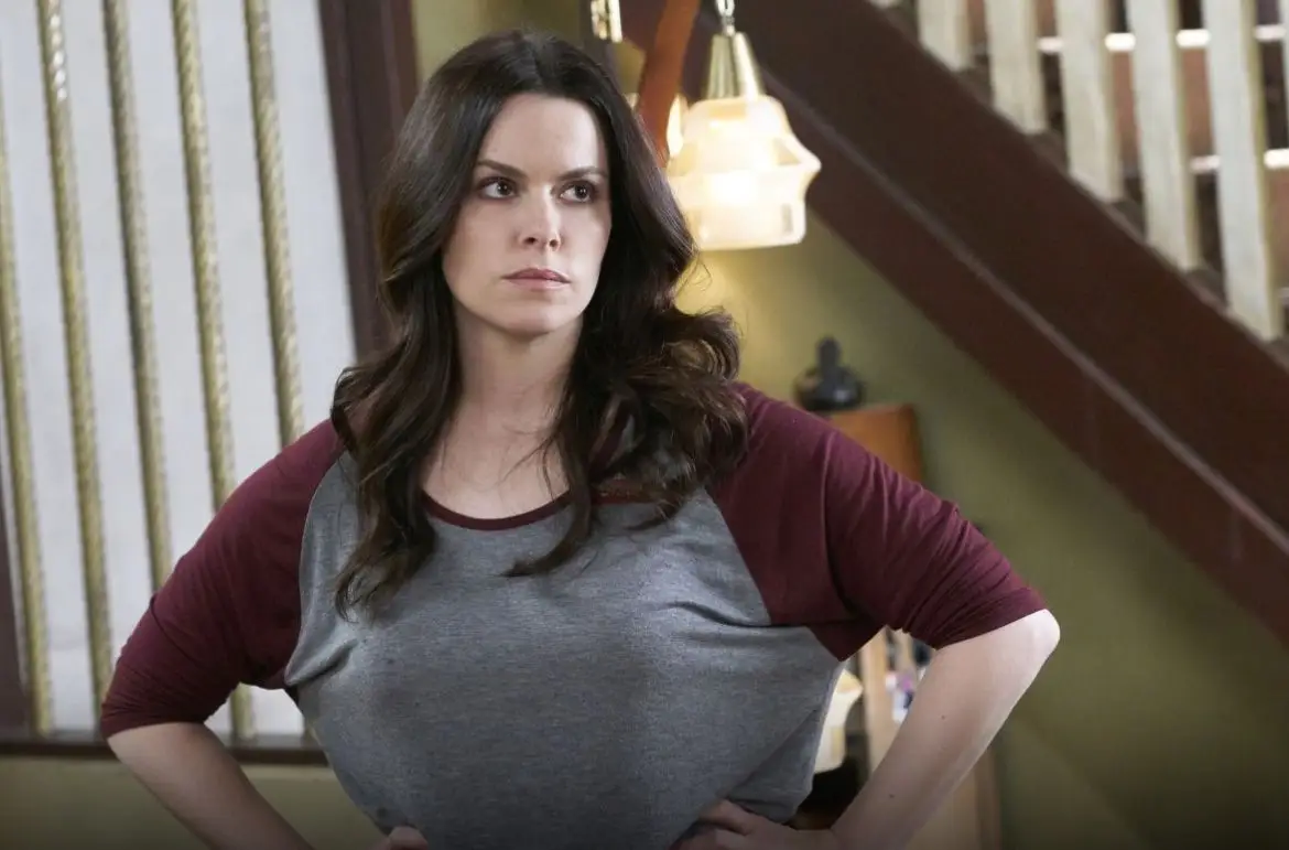 Annie Murphy a Dustin Milligan na Schitts Creek