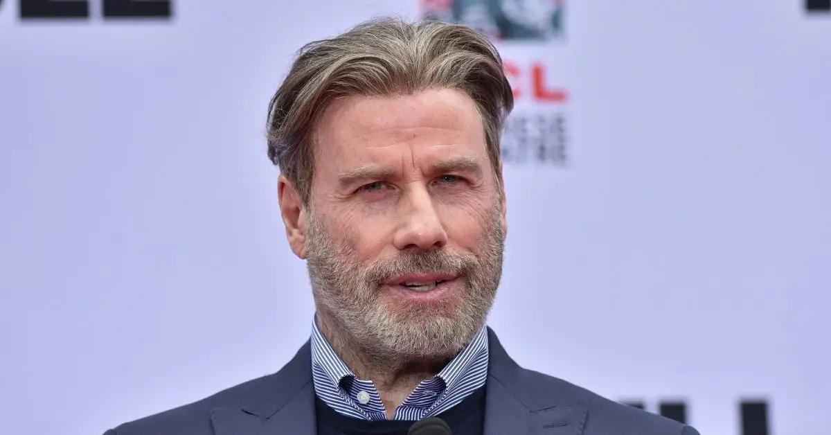 John Travolta semble suspect