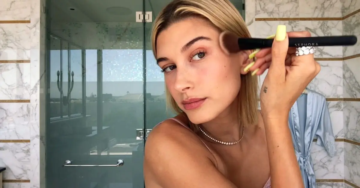 De bedste øjeblikke fra Vogue Celebrity Beauty Secrets-serien på YouTube