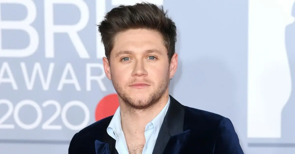 Niall Horan במהלך הגעות לפרסי Brit 2020, שנערך באצטדיון O2