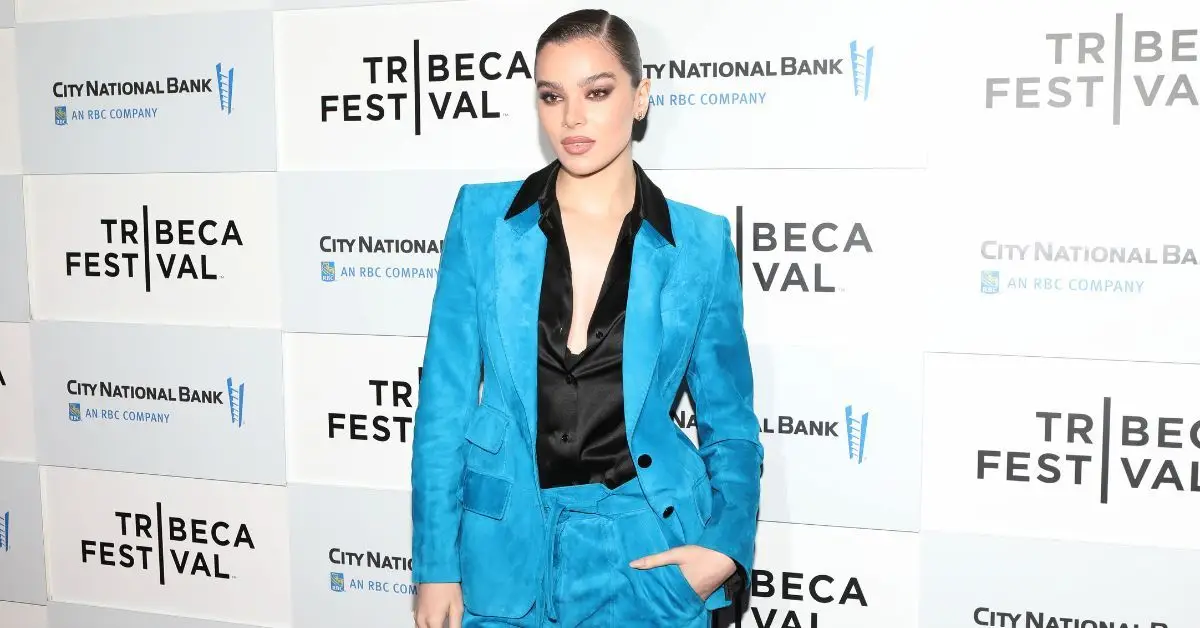 Hailee Steinfeld a Storytellers: Hailee Steinfeld durante il Tribeca Festival 2023 agli Spring Studios