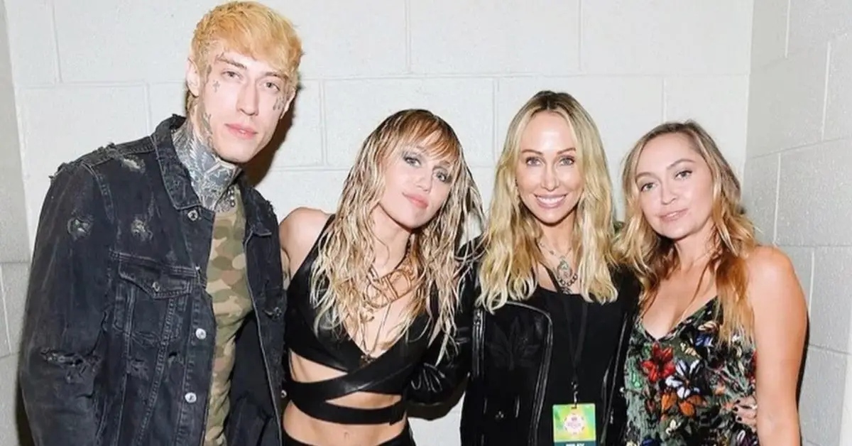 마일리 사이러스는 형제자매를 사랑합니까, 아니면 그녀의 가족이 경쟁에 시달리고 있습니까?