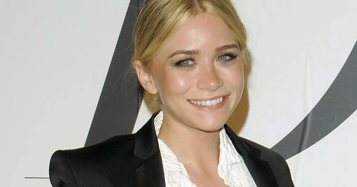 Ashley Olsen lächelt